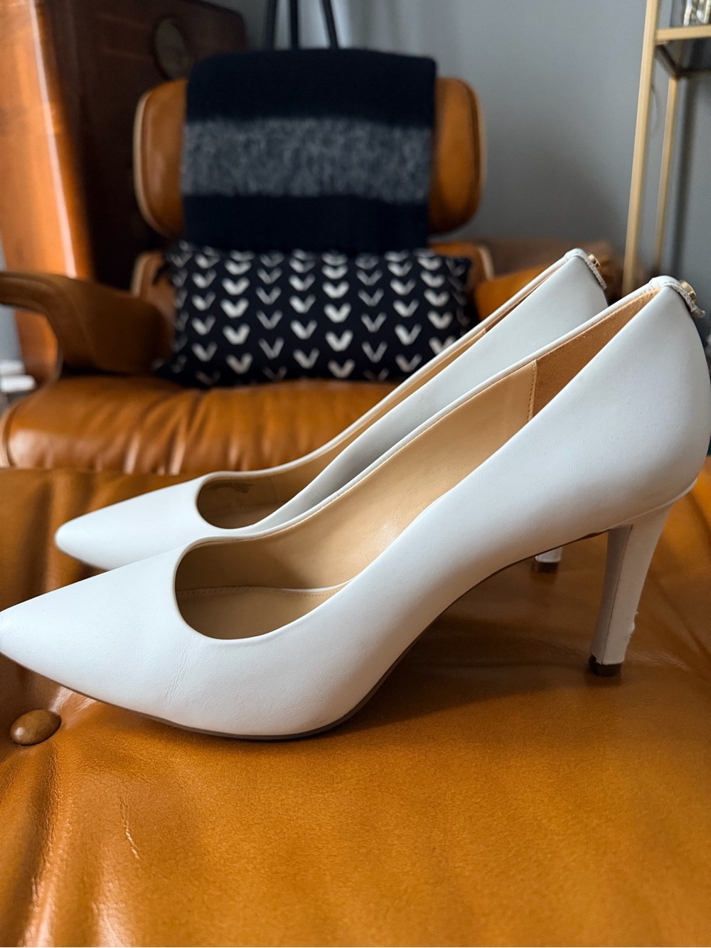 MICHAEL Michael Kors White Pointed-Toe Leather Pumps